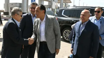رئيس الوزراء يفتتح عددا من مشروعات المنطقة الاقتصادية لقناة السويس