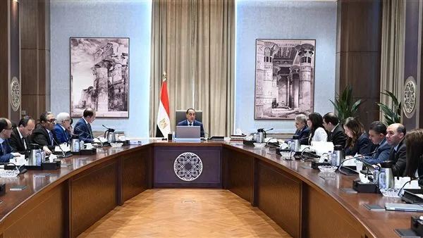 رئيس الوزراء يقدم عدة أفكار للمساعدة في تقليل مستويات الدين
