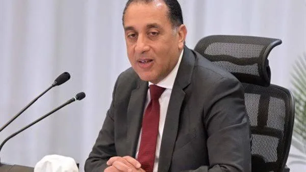 رئيس الوزراء يقوم بجولة في الأتوبيس الترددي للاطلاع على التشغيل التجريبي