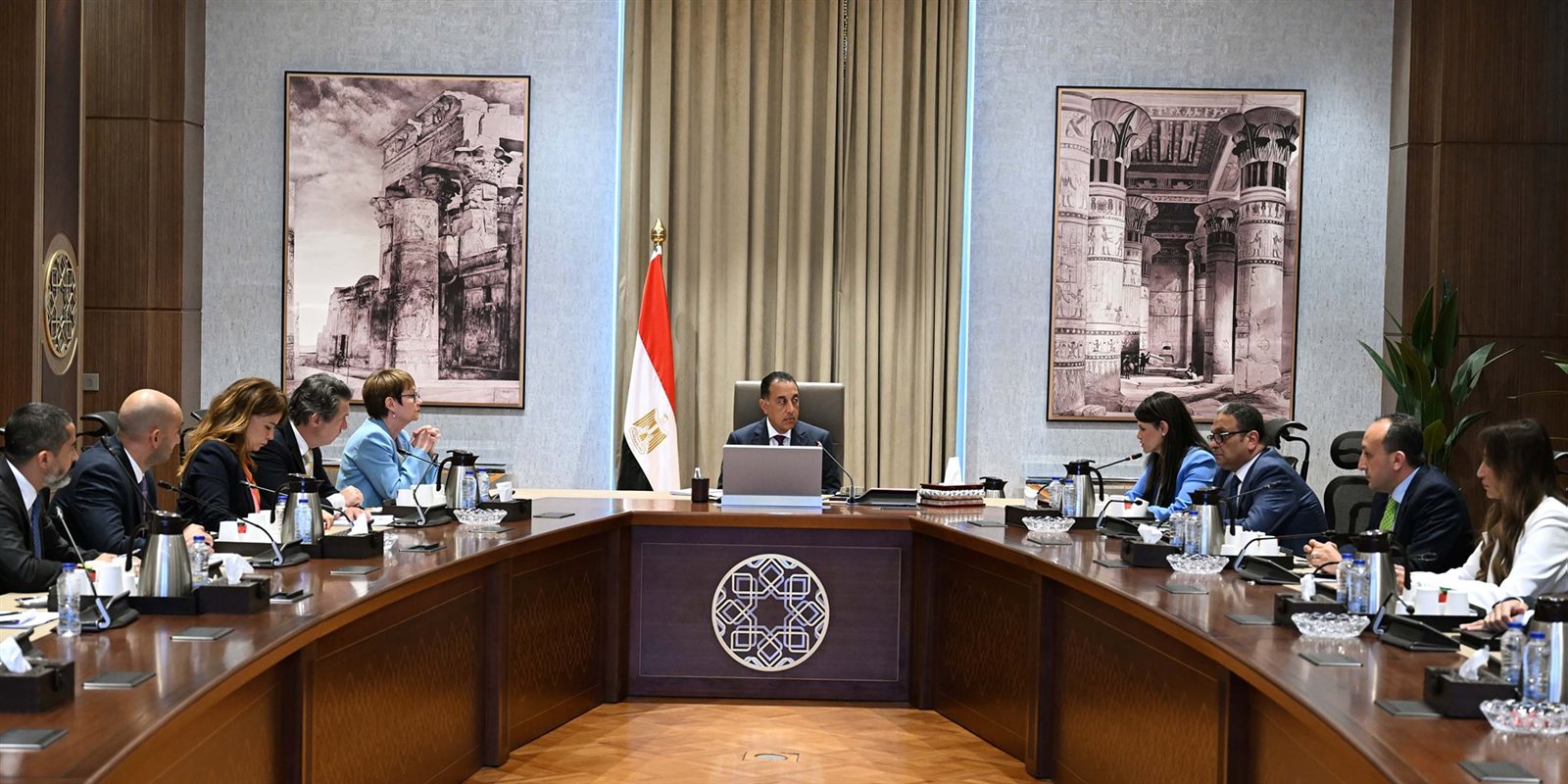 رئيس الوزراء يلتقي رئيسة البنك الأوروبي لإعادة الإعمار والتنمية لبحث دعم الاقتصاد المصري رئيس الوزراء يلتقي رئيسة البنك الأوروبي لإعادة الإعمار والتنمية لبحث دعم الاقتصاد المصري