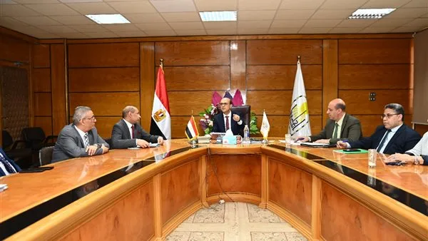 رئيس جامعة أسيوط يترأس اجتماع لجنة التعبئة العامة والإنتاج الحربي استعدادًا للعام الجامعي 2026 رئيس جامعة أسيوط يترأس اجتماع لجنة التعبئة العامة والإنتاج الحربي استعدادًا للعام الجامعي 2026