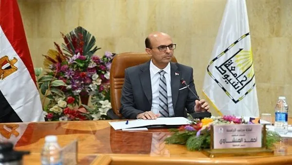 رئيس جامعة أسيوط يعلن بشرى سارة لأعضاء هيئة التدريس والمساعدين