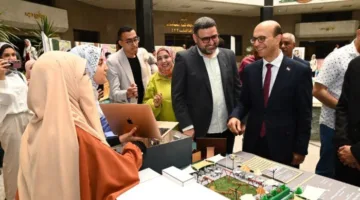 رئيس جامعة أسيوط يفتتح المعرض الفني السنوي لطلاب قسمي الديكور والعمارة بكلية الفنون الجميلة