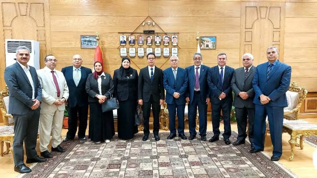 رئيس جامعة بنها يستقبل فرقا لاعتماد برامج كليتي الزراعة والهندسة رئيس جامعة بنها يستقبل فرقا لاعتماد برامج كليتي الزراعة والهندسة