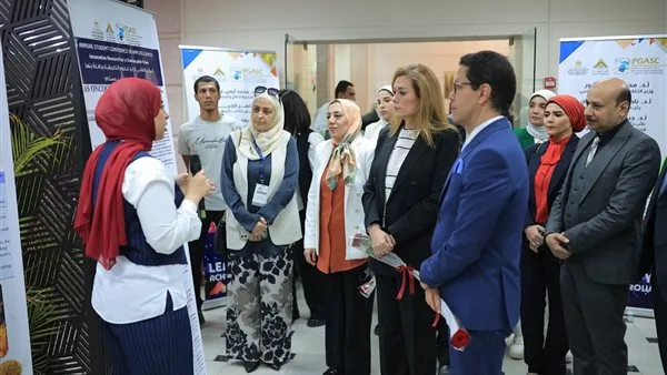 رئيس جامعة بنها يفتتح معرضًا للمشروعات الطلابية فى مجال العلوم التطبيقية رئيس جامعة بنها يفتتح معرضًا للمشروعات الطلابية فى مجال العلوم التطبيقية