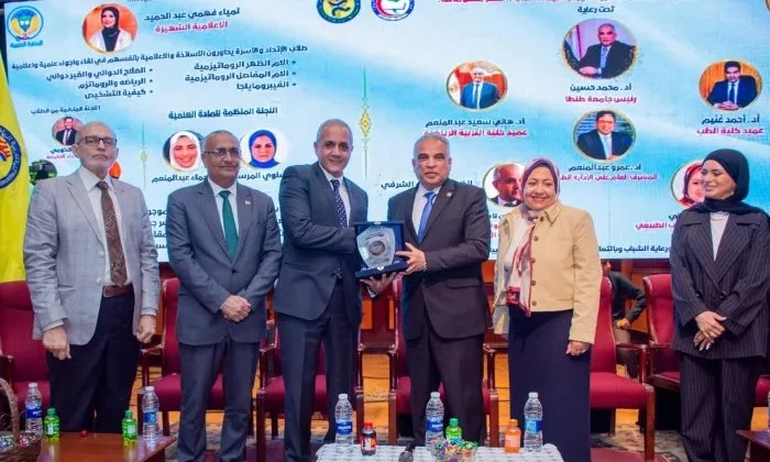 رئيس جامعة طنطا يشهد احتفالية إعلان نتائج المسابقة العلمية "الأمراض الروماتيزمية بين الشباب" رئيس جامعة طنطا يشهد احتفالية إعلان نتائج المسابقة العلمية "الأمراض الروماتيزمية بين الشباب"