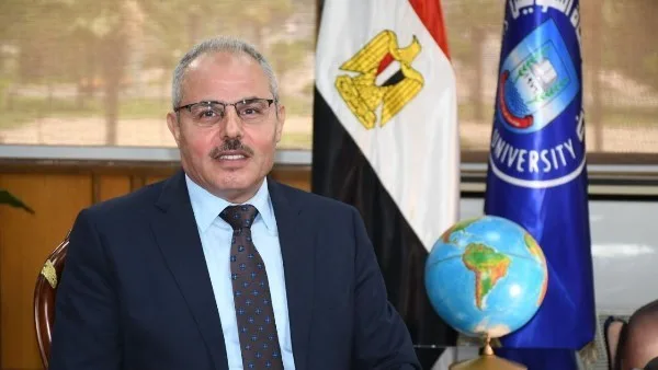 رئيس جامعة قناة السويس: المؤتمرات الطلابية مهمة لتنمية مهارات العرض والتقديم رئيس جامعة قناة السويس: المؤتمرات الطلابية مهمة لتنمية مهارات العرض والتقديم