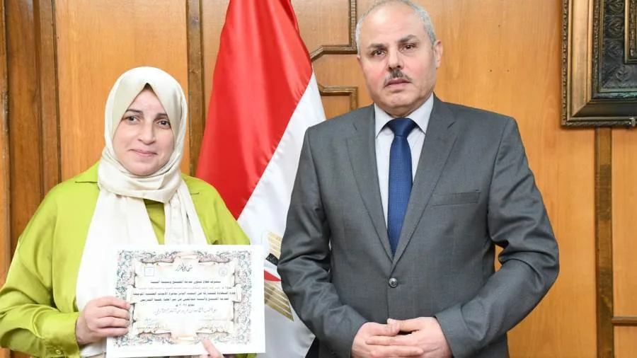 رئيس جامعة قناة السويس يكرم الفائزين بجائزة الأبحاث العلمية الموجهة لخدمة المجتمع لغير أعضاء هيئة التدريس لعام 2024–2025 رئيس جامعة قناة السويس يكرم الفائزين بجائزة الأبحاث العلمية الموجهة لخدمة المجتمع لغير أعضاء هيئة التدريس لعام 2024–2025