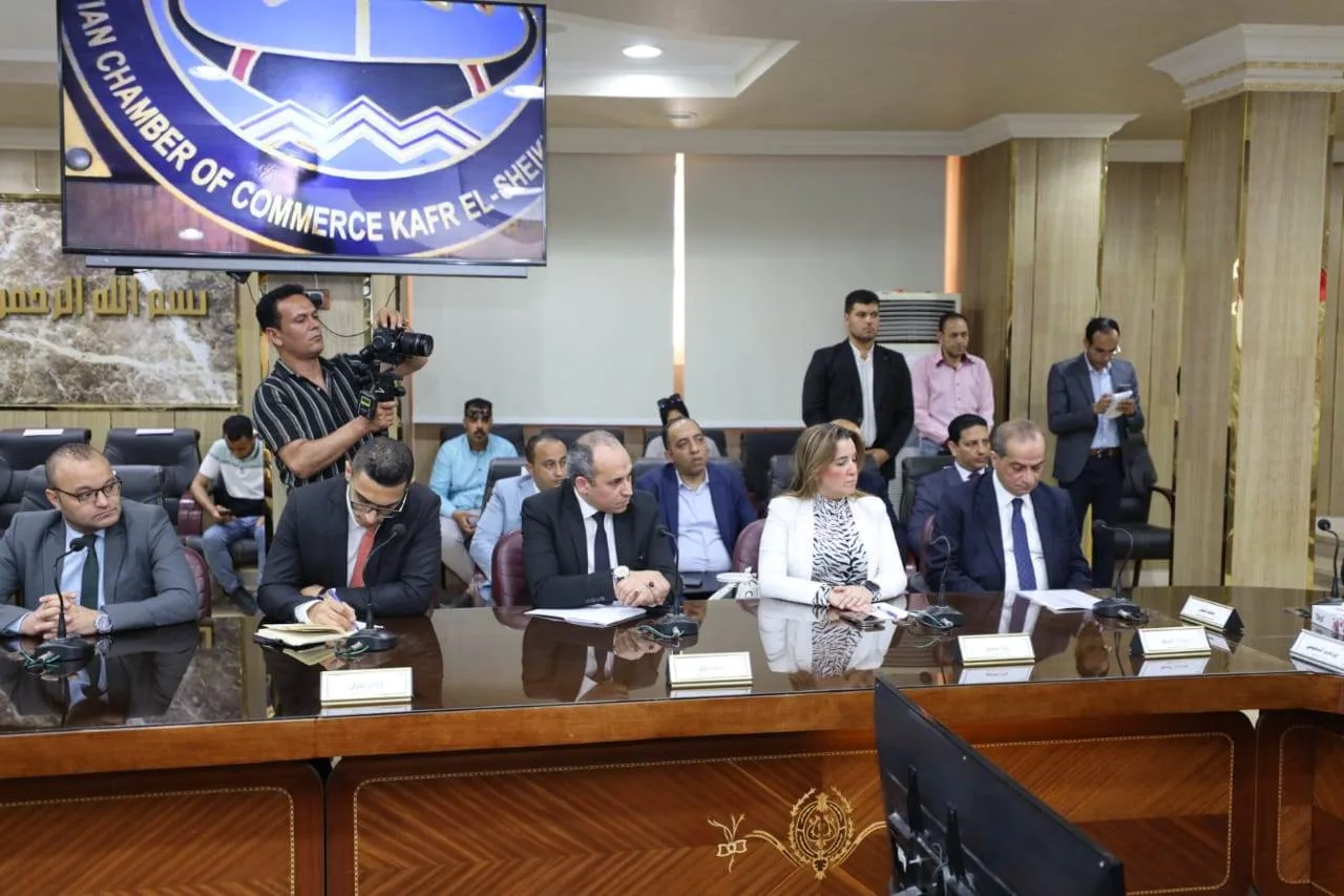 رئيس حماية المستهلك ومحافظ كفر الشيخ يعقدان لقاءً موسعاً مع الغرفة التجارية بالمحافظة رئيس حماية المستهلك ومحافظ كفر الشيخ يعقدان لقاءً موسعاً مع الغرفة التجارية بالمحافظة