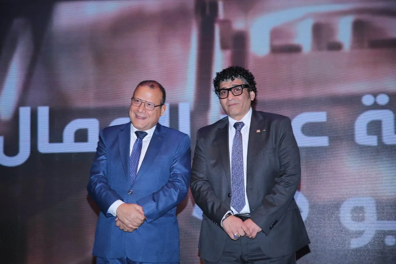 رئيس دار الأوبرا يكرم عدداً من الفنانين والإداريين بمناسبة عيد العمال رئيس دار الأوبرا يكرم عدداً من الفنانين والإداريين بمناسبة عيد العمال