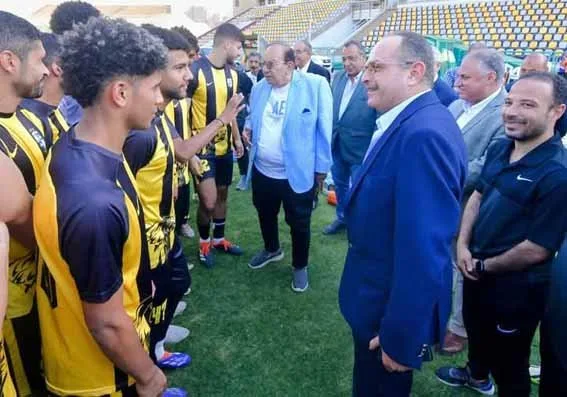 رئيس شركة المقاولون العرب يبارك لفريق كرة القدم العودة السريعة إلى الدوري الممتاز