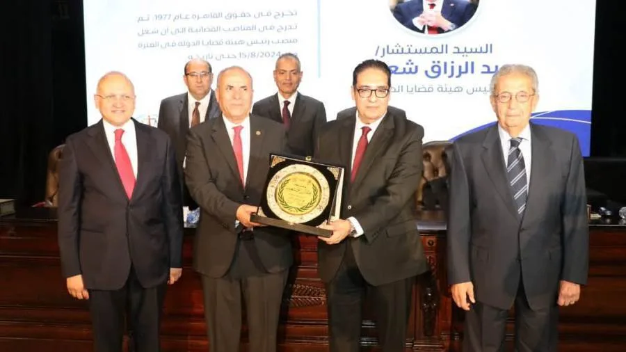 رئيس قضايا الدولة يشارك باحتفالية جامعة القاهرة لتكريم رؤساء الهيئات القضائية وخريجي الحقوق رئيس قضايا الدولة يشارك باحتفالية جامعة القاهرة لتكريم رؤساء الهيئات القضائية وخريجي الحقوق