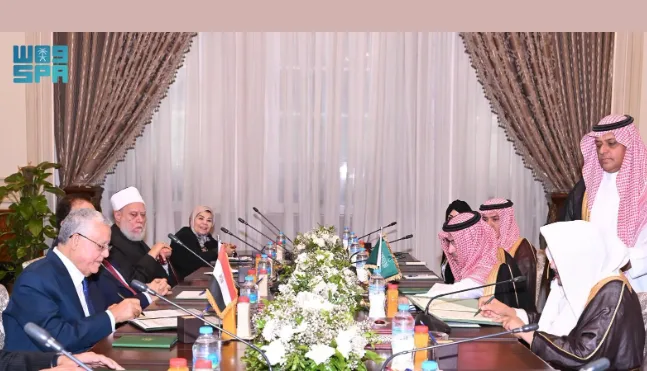 رئيس مجلس الشورى يلتقي برئيس مجلس النواب المصري في جلسة مباحثات رسمية.