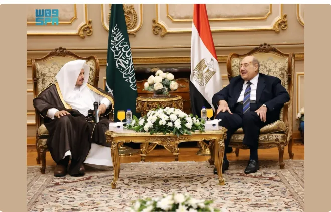 رئيس مجلس الشورى يلتقي مع نظيره المصري في القاهرة لمناقشة تعزيز التعاون البرلماني