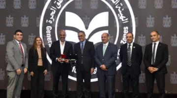 رئيس هيئة الاستثمار يكرم الموظفين المتفوقين في مجالات المهن والرياضة والفن