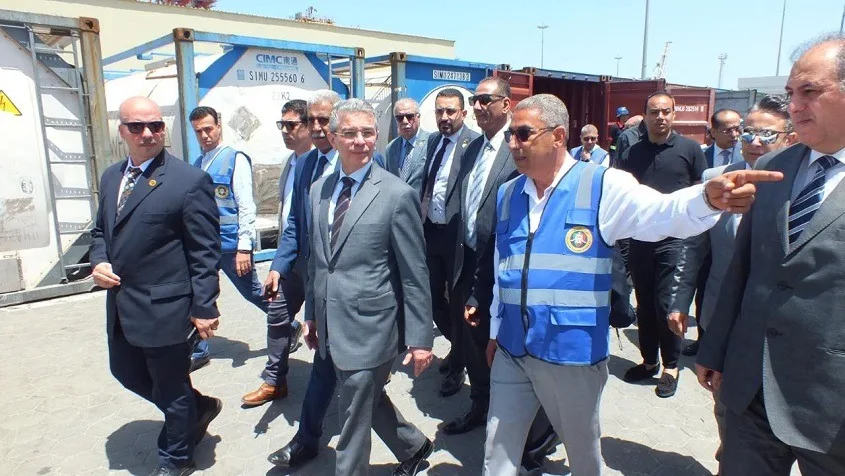 رئيس هيئة الجمارك: تقليل مدة الإفراج الجمركي إلى يومين فقط بحلول نهاية 2025 رئيس هيئة الجمارك: تقليل مدة الإفراج الجمركي إلى يومين فقط بحلول نهاية 2025