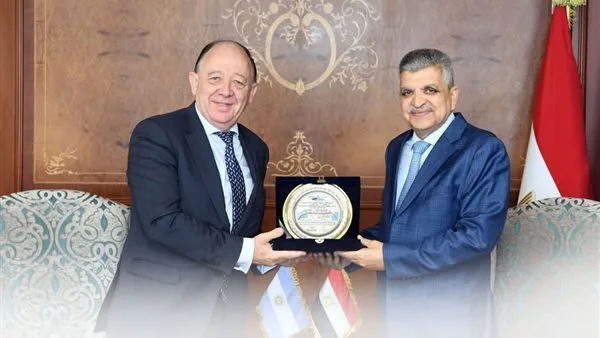 رئيس هيئه قناة السويس يستقبل السفير الارجنتيني بالقاهرة لبحث سبل التعاون المشترك رئيس هيئه قناة السويس يستقبل السفير الارجنتيني بالقاهرة لبحث سبل التعاون المشترك