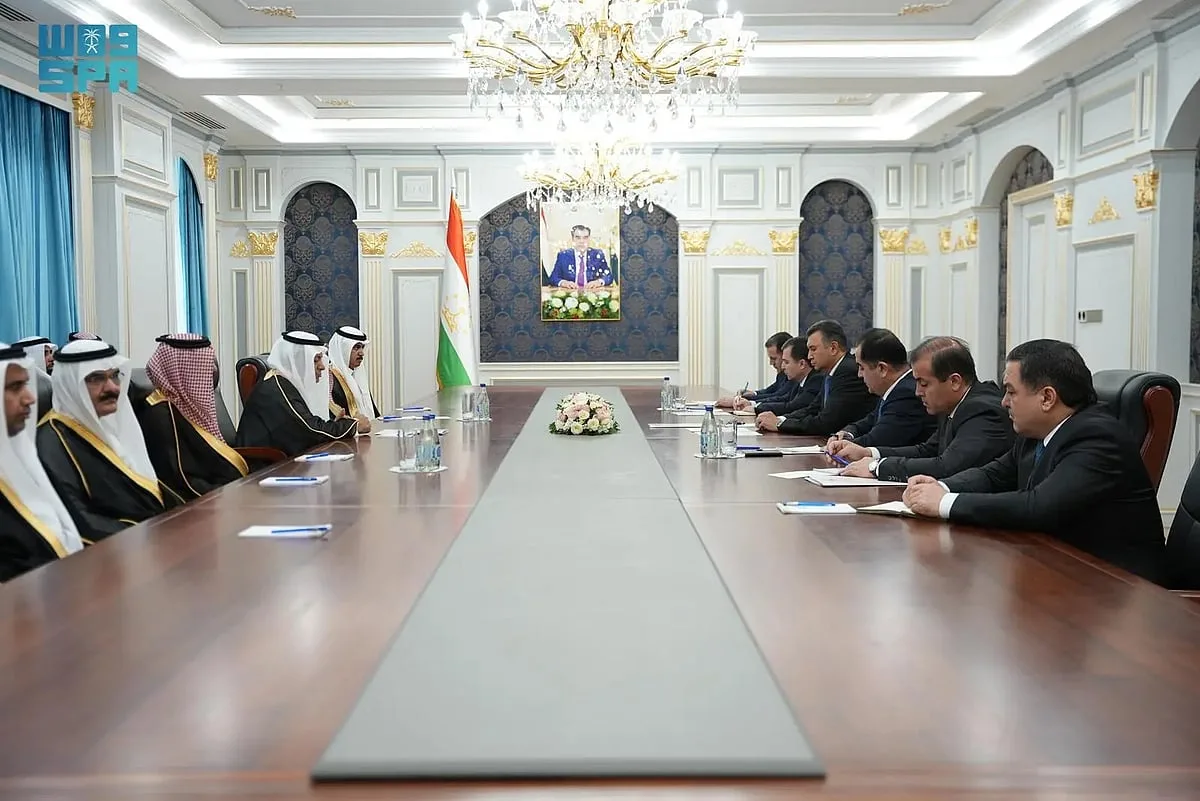 رئيس وزراء طاجيكستان يجتمع برئيس اتحاد الغرف السعودية والوفد المرافق. رئيس وزراء طاجيكستان يجتمع برئيس اتحاد الغرف السعودية والوفد المرافق.