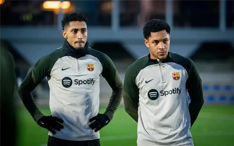 رافينها: بكاء مهاجم برشلونة في المران أثر في كثيرًا.. وفليك أعطانا درسًا بسببه رافينها: بكاء مهاجم برشلونة في المران أثر في كثيرًا.. وفليك أعطانا درسًا بسببه
