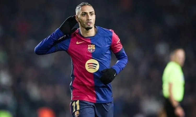 رافينيا يُجدد عقده مع برشلونة حتى عام 2028 رافينيا يُجدد عقده مع برشلونة حتى عام 2028