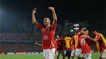 رامي ربيعة يغادر مباراة الأهلي والمصري مصابًا
