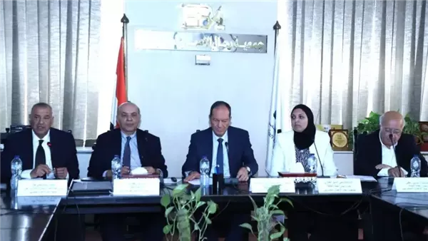 رجال الأعمال تبحث فرص الاستثمار في استراتيجية الدولة لتحقيق أمن الطاقة في مصر رجال الأعمال تبحث فرص الاستثمار في استراتيجية الدولة لتحقيق أمن الطاقة في مصر