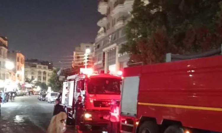 رجال الحماية المدنية تسيطر على حريق داخل عقار سكني في عين شمس رجال الحماية المدنية تسيطر على حريق داخل عقار سكني في عين شمس