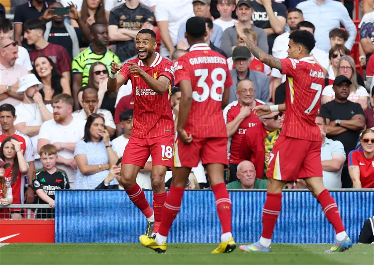 رجل مباراة ليفربول وآرسنال في الدوري الإنجليزي رجل مباراة ليفربول وآرسنال في الدوري الإنجليزي