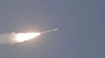 رصد إطلاق صاروخ باليستي من اليمن تجاه إسرائيل.. والاحتلال يعلن إسقاطه