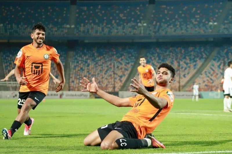 رفض الاحتفال.. أسامة فيصل يفتتح سجل أهدافه ضد الزمالك ويتعادل للبنك الأهلي رفض الاحتفال.. أسامة فيصل يفتتح سجل أهدافه ضد الزمالك ويتعادل للبنك الأهلي