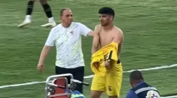 رمى قميصه على الأرض.. محمد صبحي يثير الجدل خلال استبداله في مباراة سيراميكا| صور