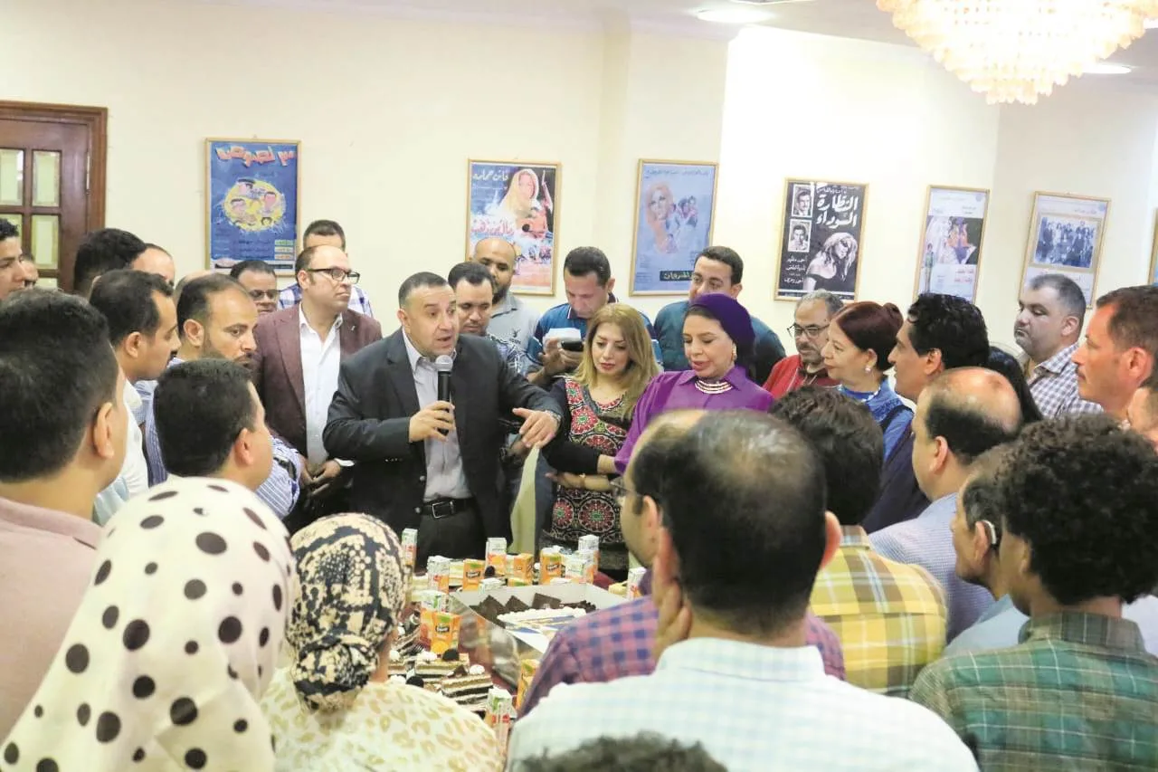 روزاليوسف تحتفل بنجاح «عبدالمجيد» باكتساح روزاليوسف تحتفل بنجاح «عبدالمجيد» باكتساح