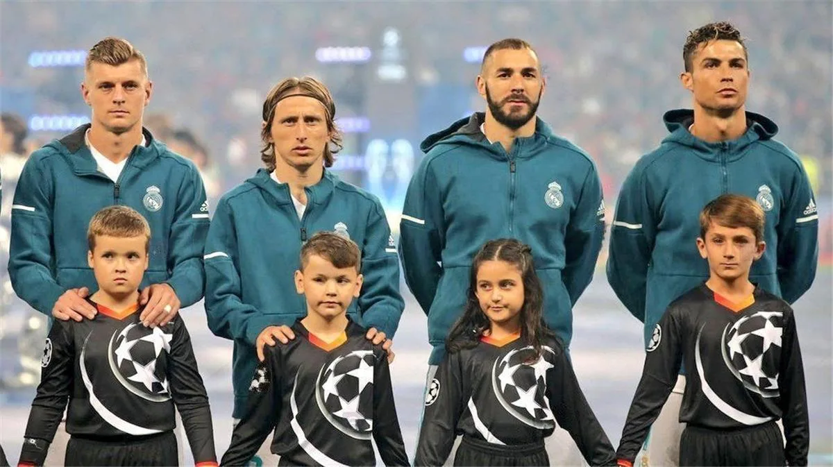 رونالدو وبنزيما وكروس يوجهون كلمات مؤثرة لـ لوكا مودريتش بعد مغادرته ريال مدريد رونالدو وبنزيما وكروس يوجهون كلمات مؤثرة لـ لوكا مودريتش بعد مغادرته ريال مدريد