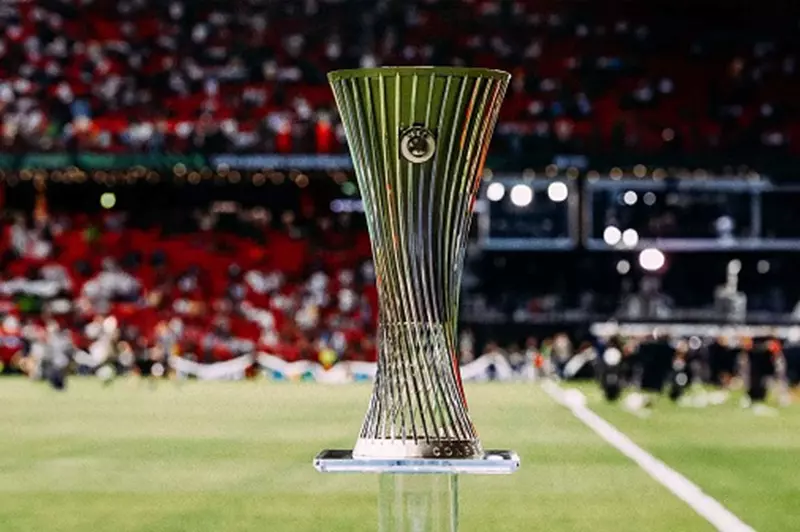 ريال بيتيس يواجه تشيلسي: توقيت نهائي دوري المؤتمر الأوروبي والقنوات الناقلة