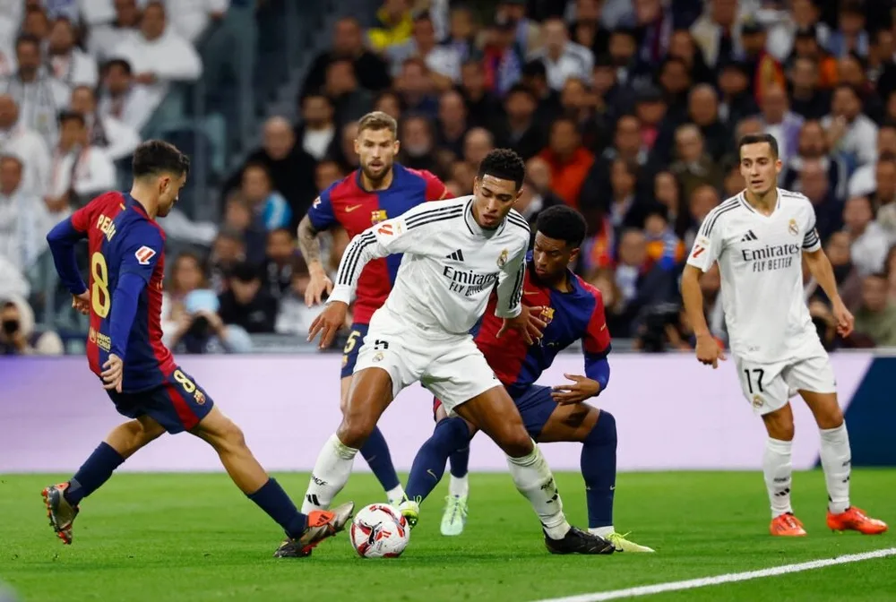 ريال مدريد يواصل استعداداته للكلاسيكو الأحد المقبل ريال مدريد يواصل استعداداته للكلاسيكو الأحد المقبل