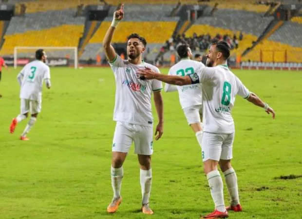 «ريمونتادا» الأهلي تقوده للتقدم على المصري 1/2 بالشوط الأول في دوري NILE «ريمونتادا» الأهلي تقوده للتقدم على المصري 1/2 بالشوط الأول في دوري NILE
