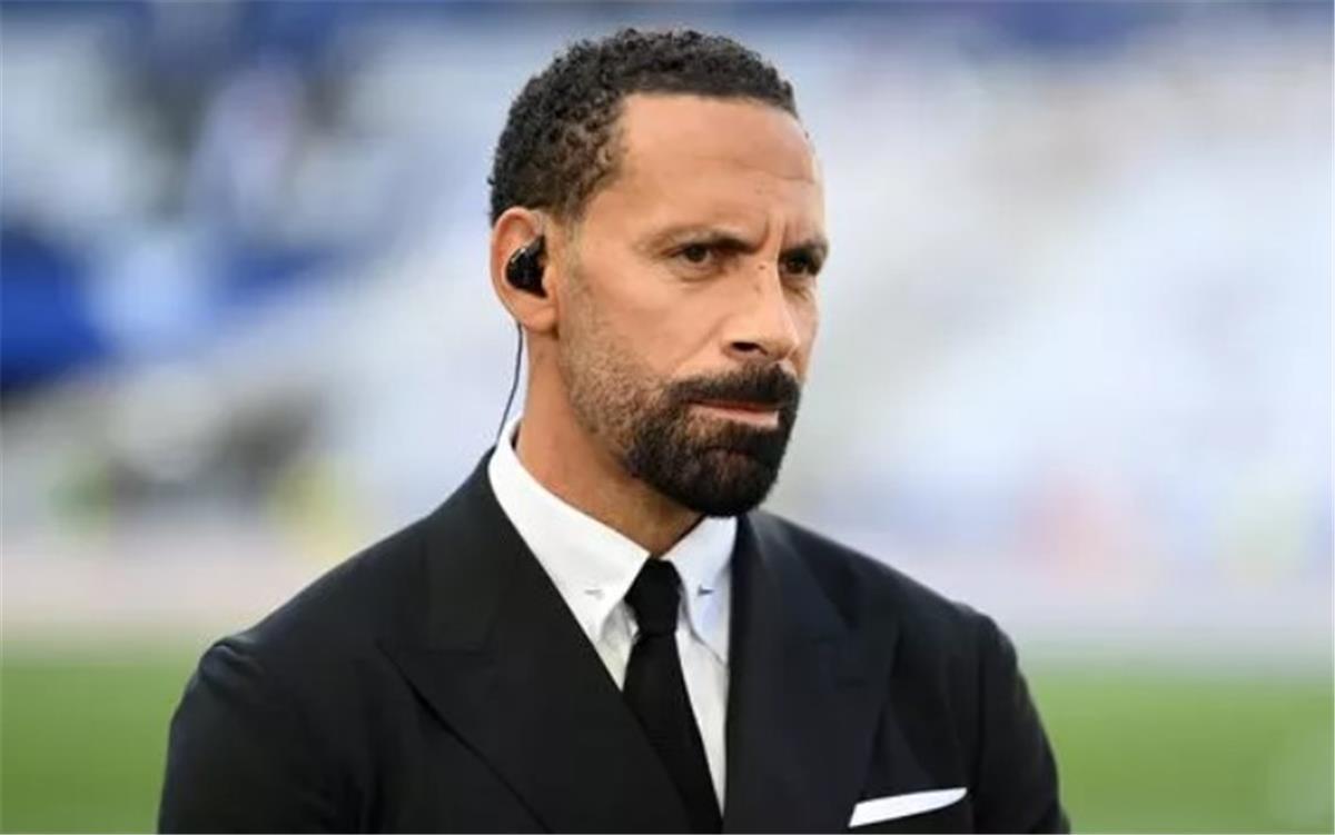 ريو فيرديناند: يجب أن تذهب الكرة الذهبية للاعب برشلونة ريو فيرديناند: يجب أن تذهب الكرة الذهبية للاعب برشلونة