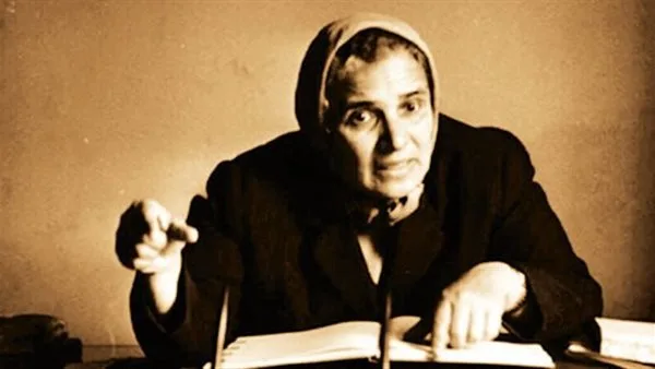 زهيرة عابدين.. "أم الأطباء" التي زرعت الرحمة في عيادة الفقراء زهيرة عابدين.. "أم الأطباء" التي زرعت الرحمة في عيادة الفقراء