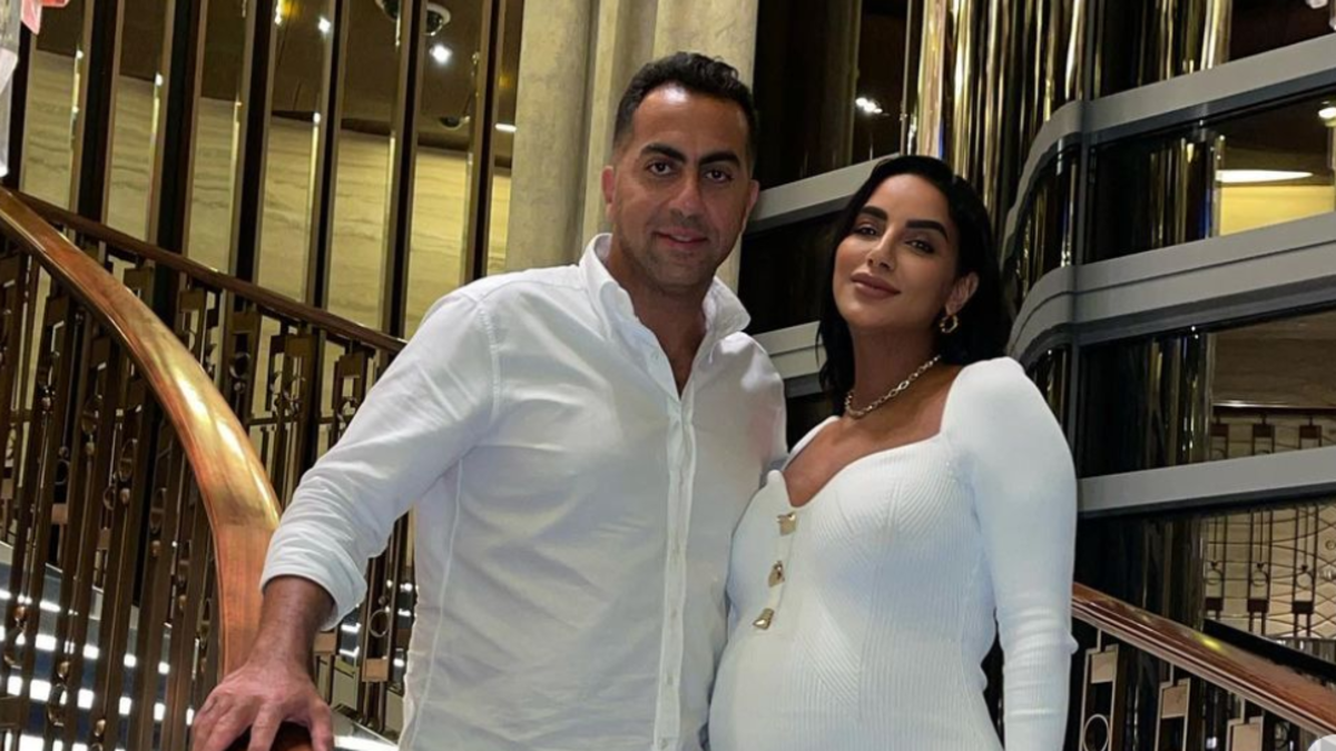زوج جوري بكر يُوجه إنذارًا رسميًا: الفنانة تجسد شخصياتها الدرامية في الحياة الواقعية مما أثر سلبًا على حياتهما الزوجية. زوج جوري بكر يُوجه إنذارًا رسميًا: الفنانة تجسد شخصياتها الدرامية في الحياة الواقعية مما أثر سلبًا على حياتهما الزوجية.