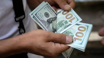 الدولار يسجل ارتفاعات للأسبوع الرابع على التوالي