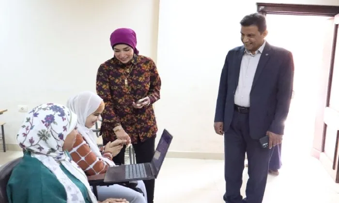 زيارة تفقدية لرئيس جامعة الأقصر لمراقبة امتحانات الفصل الثاني في كلية الألسن زيارة تفقدية لرئيس جامعة الأقصر لمراقبة امتحانات الفصل الثاني في كلية الألسن