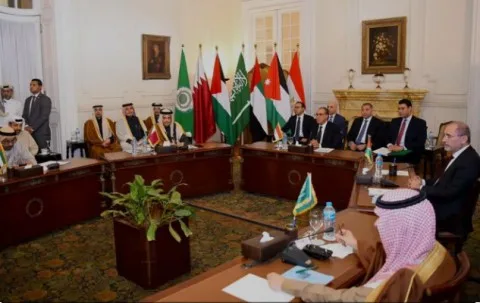 زيارة غير متوقعة: وفد عربي برئاسة وزير الخارجية السعودي يصل رام الله للاجتماع مع عباس وسط تحضيرات غير واضحة لمؤتمر “حل الدولتين” ويتساءل الكثيرون عن غايات الزيارة وما يحمل الوفد لعباس. زيارة غير متوقعة: وفد عربي برئاسة وزير الخارجية السعودي يصل رام الله للاجتماع مع عباس وسط تحضيرات غير واضحة لمؤتمر “حل الدولتين” ويتساءل الكثيرون عن غايات الزيارة وما يحمل الوفد لعباس.