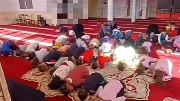 زيارة غير معتادة.. طلاب إيطاليون يكتشفون الإسلام من داخل أحد المساجد زيارة غير معتادة.. طلاب إيطاليون يكتشفون الإسلام من داخل أحد المساجد