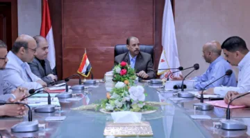 محافظ سوهاج يوجه بالإسراع في مشروعات الرصف ويحدد جدولا زمنيا للمشروعات الجديدة