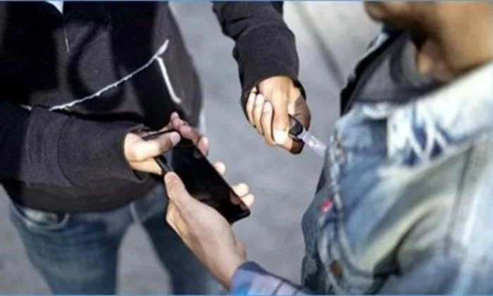 سرقة تحت تهديد السلاح.. ضبط المتهمين بالتعدي على شاب أعلى الدائري سرقة تحت تهديد السلاح.. ضبط المتهمين بالتعدي على شاب أعلى الدائري