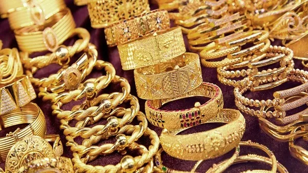 سعر الذهب اليوم في مستهل التعاملات.. وعيار 21 يفاجئ الجميع ويرتفع 110 جنيهات سعر الذهب اليوم في مستهل التعاملات.. وعيار 21 يفاجئ الجميع ويرتفع 110 جنيهات