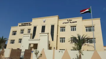 سفارة السودان وقنصليتها بالإمارات تعملان كالمعتاد وتسلمان دفعة جوازات