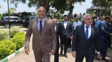 سفير أذربيجان يضع أكليلا على النصب التذكاري للزعيم حيدر علييف بالقناطر الخيرية