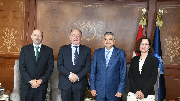 سفير الأرجنتين بالقاهرة: قناة السويس الممر الملاحي الأهم عالميا سفير الأرجنتين بالقاهرة: قناة السويس الممر الملاحي الأهم عالميا