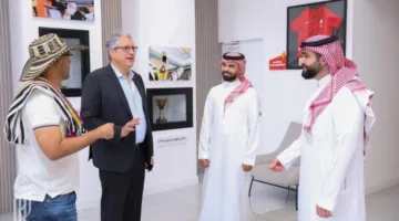 سفير الأرجنتين يزور القادسية ويجتمع مع إيكي